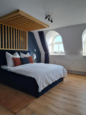 LIVORA Altstadt Wilhelmshaven - Stilvoll - Zentrumsnah - TV-Streaming - Balkon - Nordsee - Badewanne
